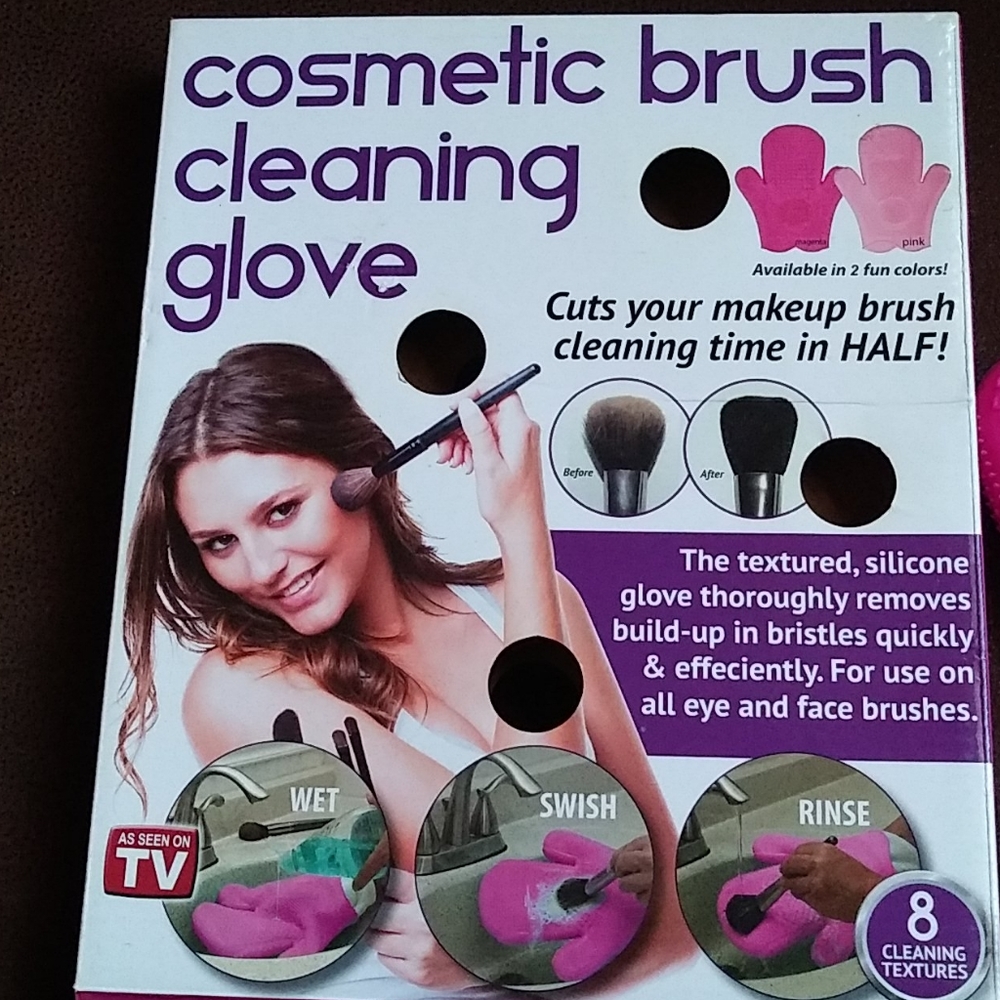 Cosmetic. Brush cleaning glove